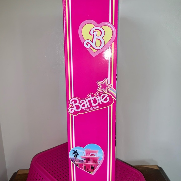 Barbie Signature Weird Barbie – Barbie The Movie - Picture 5 of 9